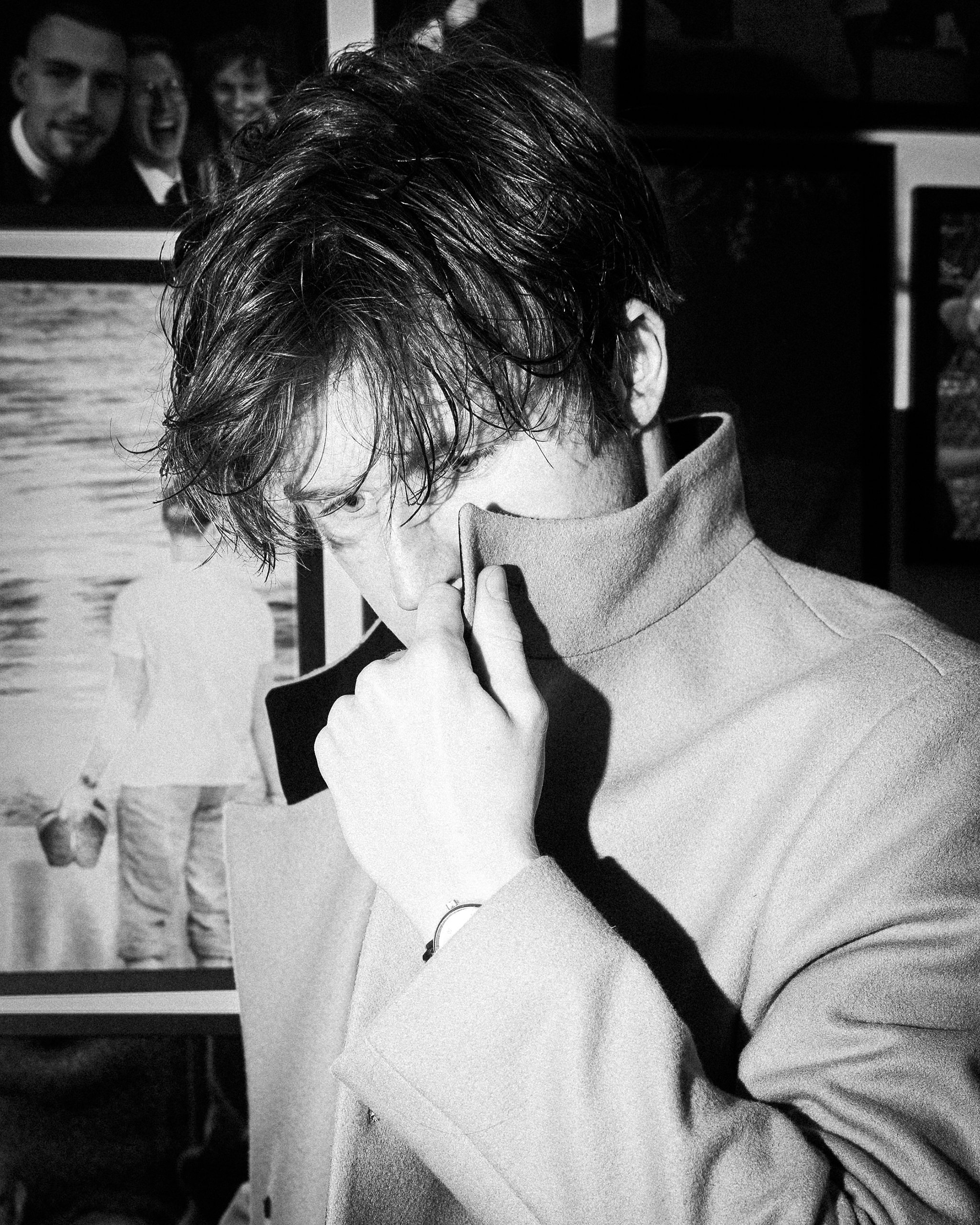 No Photos Pls — frame 12